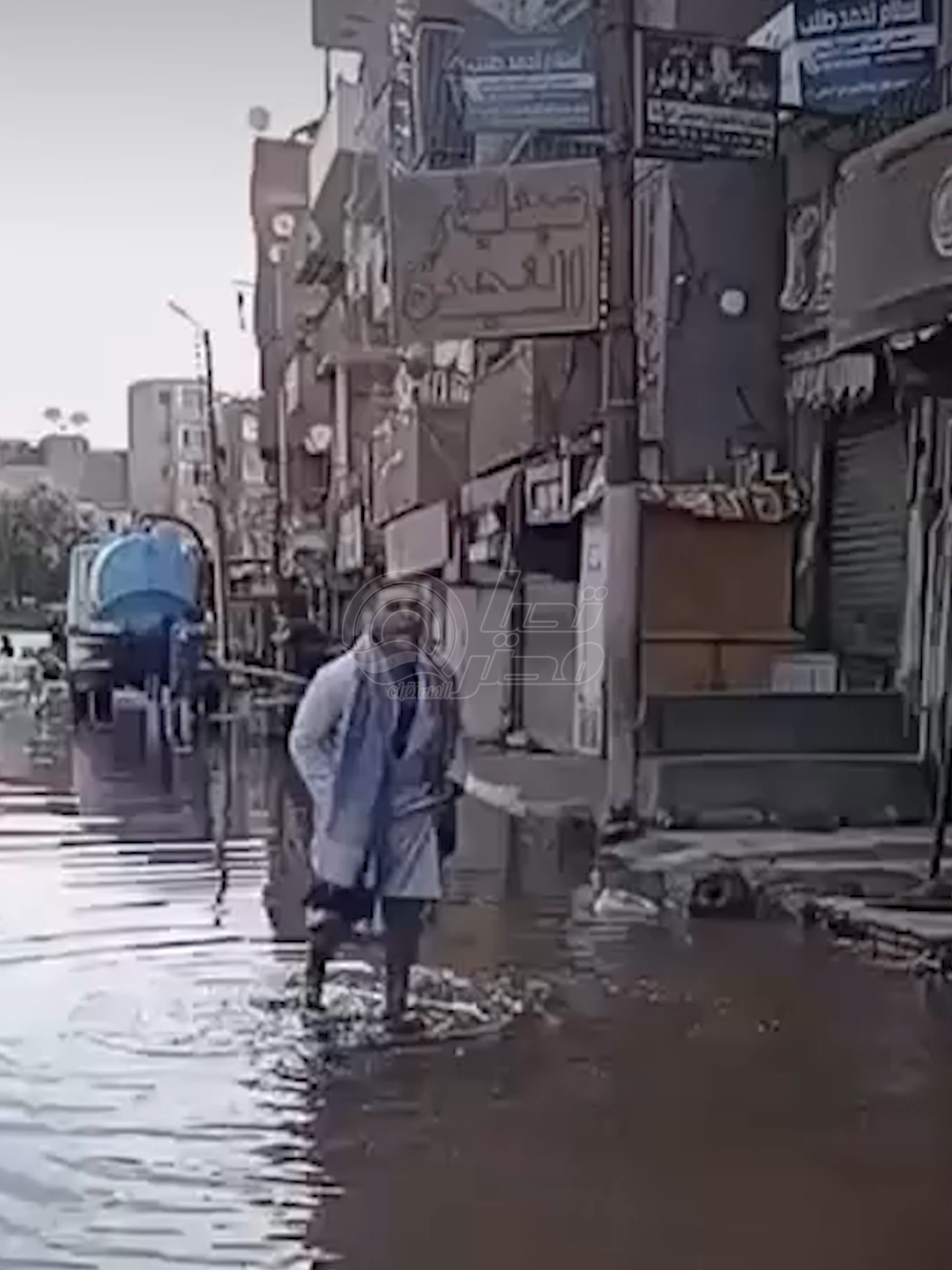 ياخرابي ياخرابي.. انهـ ـيار اسلام صاحب محل خضروات بالفيوم بعد دخول المياه للمحل #viedoviral #تحيا_مصر