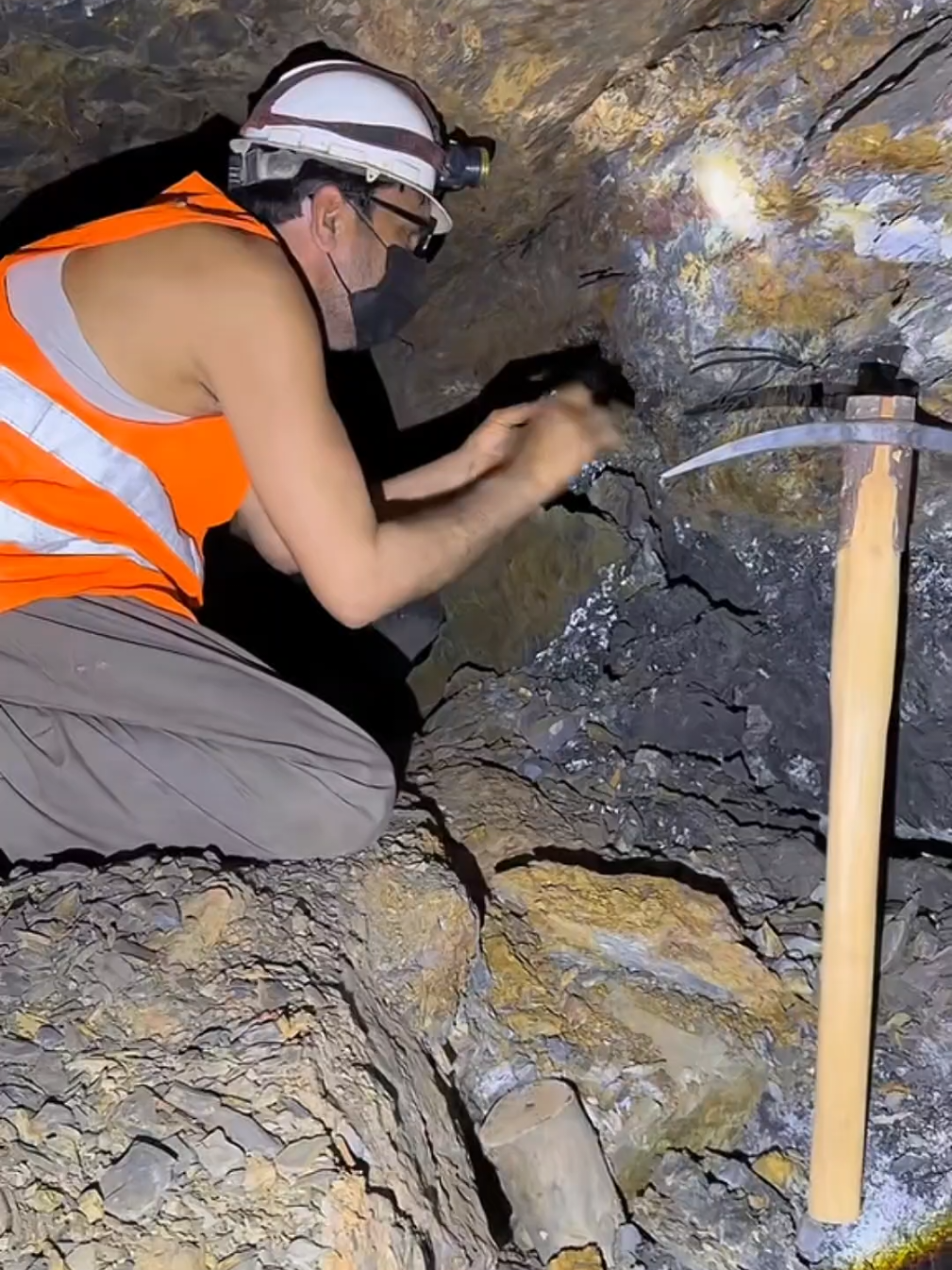 Coal mining under 300 ft deep earth and how coal is moving out from deep earth to outside of earth surface.This work is performed under safety protocols. This is an educational content #blackdiamondmining #undergroundmining #educationalcontent #coalmining #mininglife 