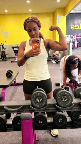 The grind don’t stop 💪🏾🏋🏽‍♀️ #workoutgirl #gymmotivation #exercise #fyp #musclebuilding 