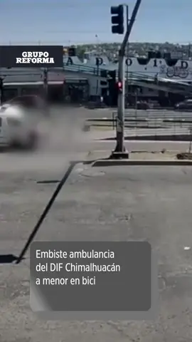 Embiste ambulancia del DIF Chimalhuacán a menor en bici  #entérateenreforma #México #tiktokinforma #dif #chimalhuacan #bici #ambulancia #embiste