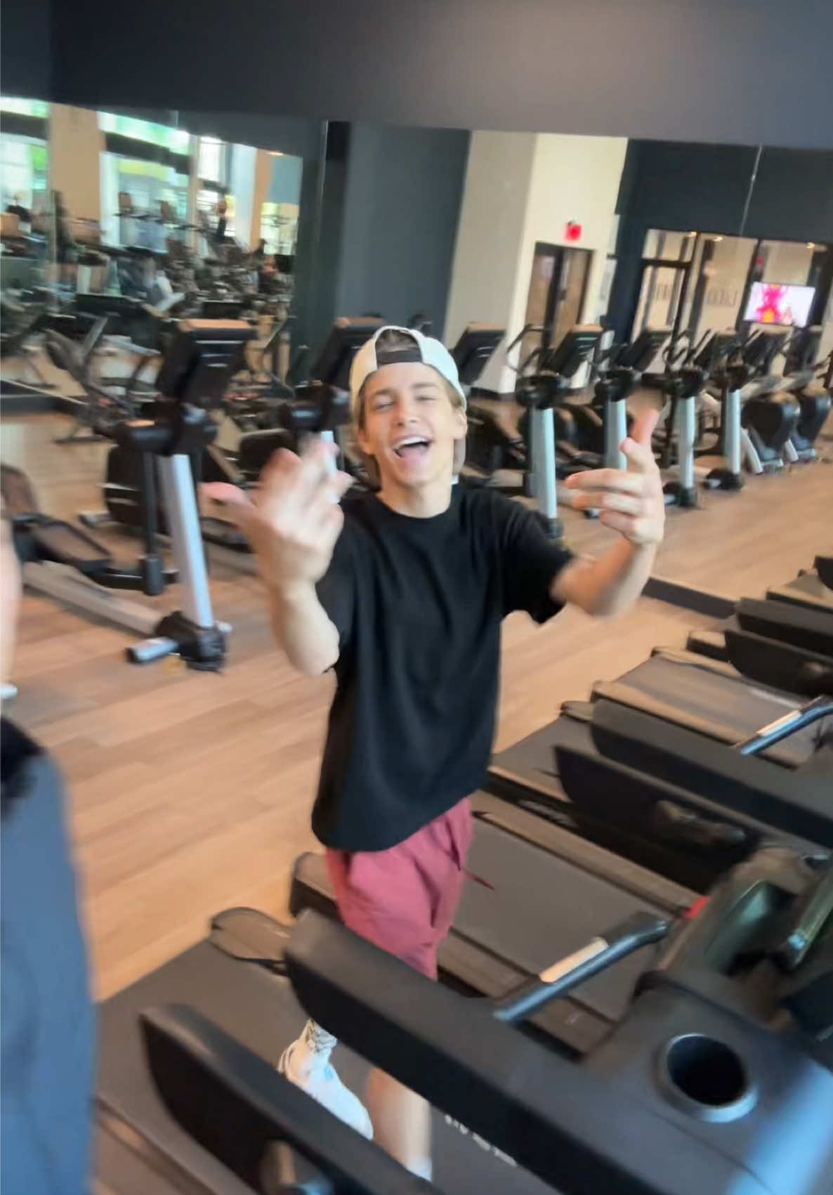 We back in the gym 😋@reckereans  - - #fyp #gym #viral 