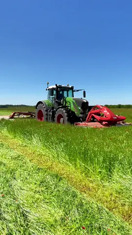 A throwback to Tim in the Fendt 939 Vario tractor with Kuhn mowers on with T.A.C Farm service ltd #fendt #mowing #haylage 