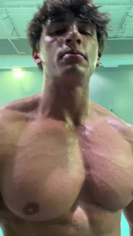Swimming pump | Videocredits: @hunter #GymTok #backmuscles #biceps #abs #veins 