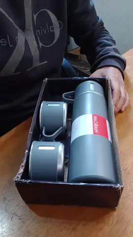 Kit Garrafa Térmica Portatil Inox com 3 xicaras. #garrafatermica  #bebidas  #achadinhostiktok  #produtosvirais 