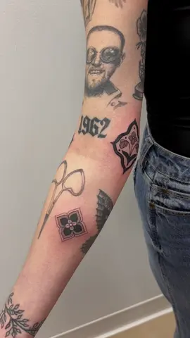 The cutest gap fillers today 🤍🖤 #winnipegtattooartist #winnipegtattoos #winnipegtattooshop 