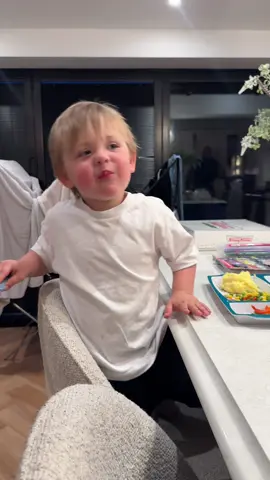 What’s Charlie got for dinner tonight!!☺️☺️ #cutetoddlers #familyvlog #funnytoddlers #toddlerdinners 