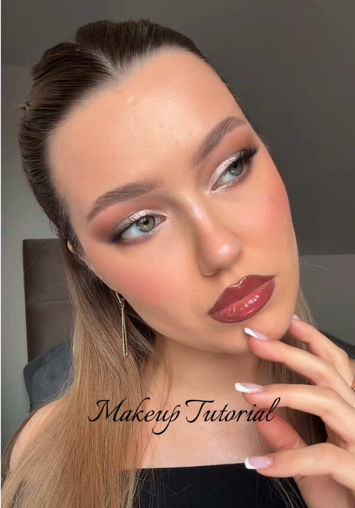 makeup tutorial + trying some new products ✨🖤 this @DanessaMyricksBeauty eyeshadow palette is STUNNING #makeuptutorial #eyeshadowtutorial #darkfemininemakeup #makeup #grwm 