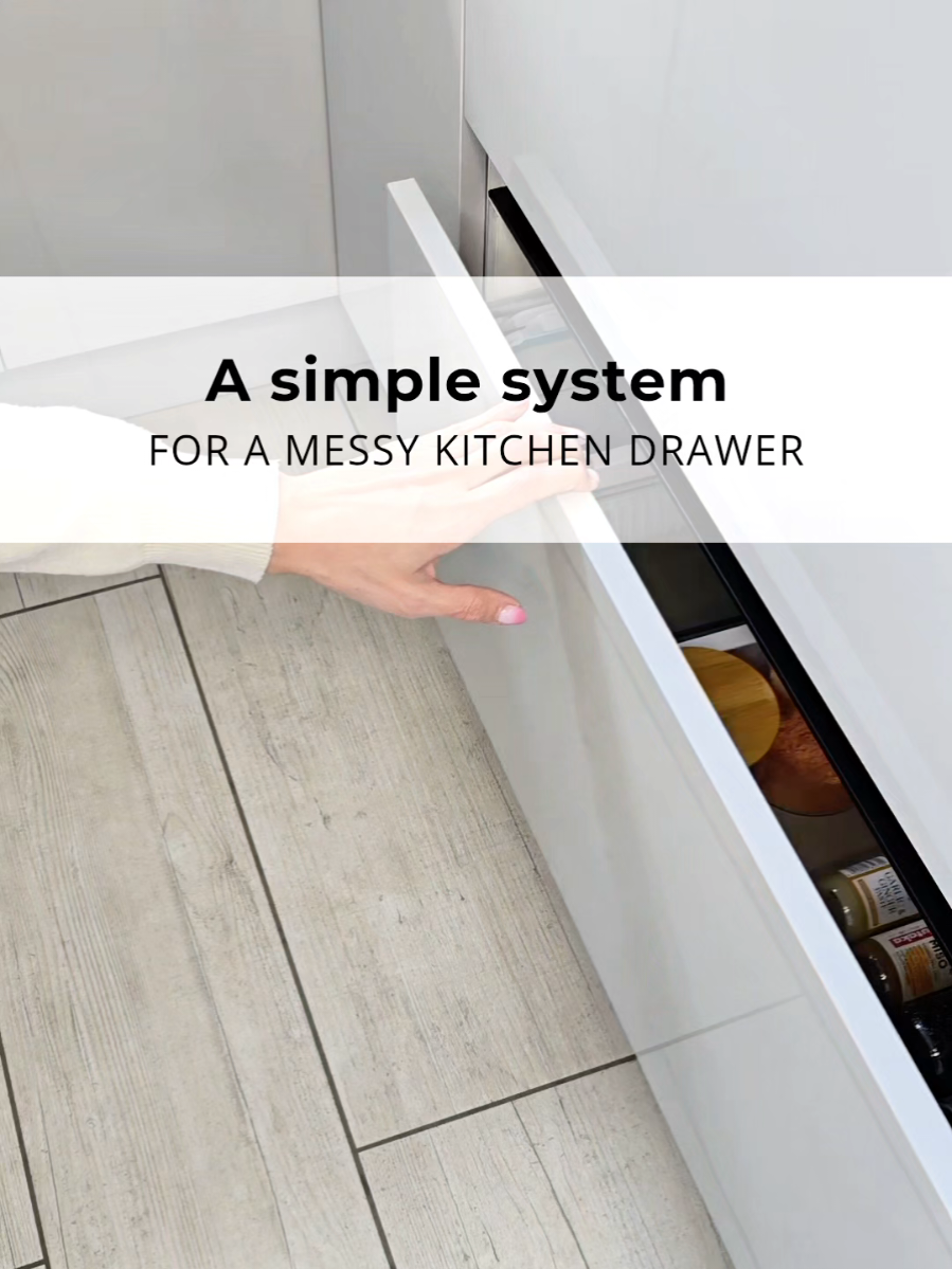 How to organise a messy kitchen drawer with a simple system. One way to organise a kitchen drawer using simple systems that make everything easier to see and use. This setup is meant to give you ideas you can adapt to your own space and what you use daily. 👉 Follow for more home organisation tips. #KitchenOrganisation #DrawerOrganisation #HomeOrganisation