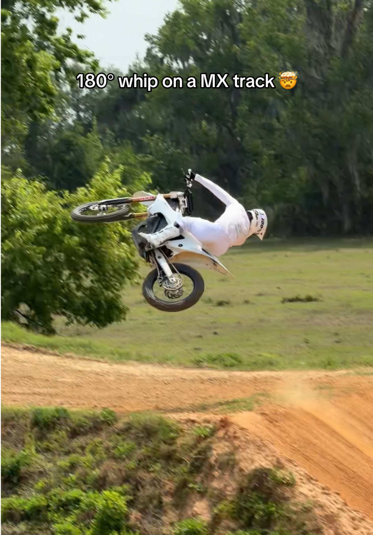 This is the hardest whip to do on a dirt jump no doubt 😵