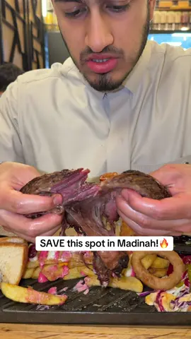 SAVE this place for when you’re next in Madinah! @CHOPPER | تشوبر #foodsaudi #Ramadan #burger 