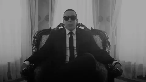 ❤️ ...He visto millones de Miss Universos, la cosa es que con todas me quiero quedar... #pasarela #daddyyankee #oldschool #blacklyrics 