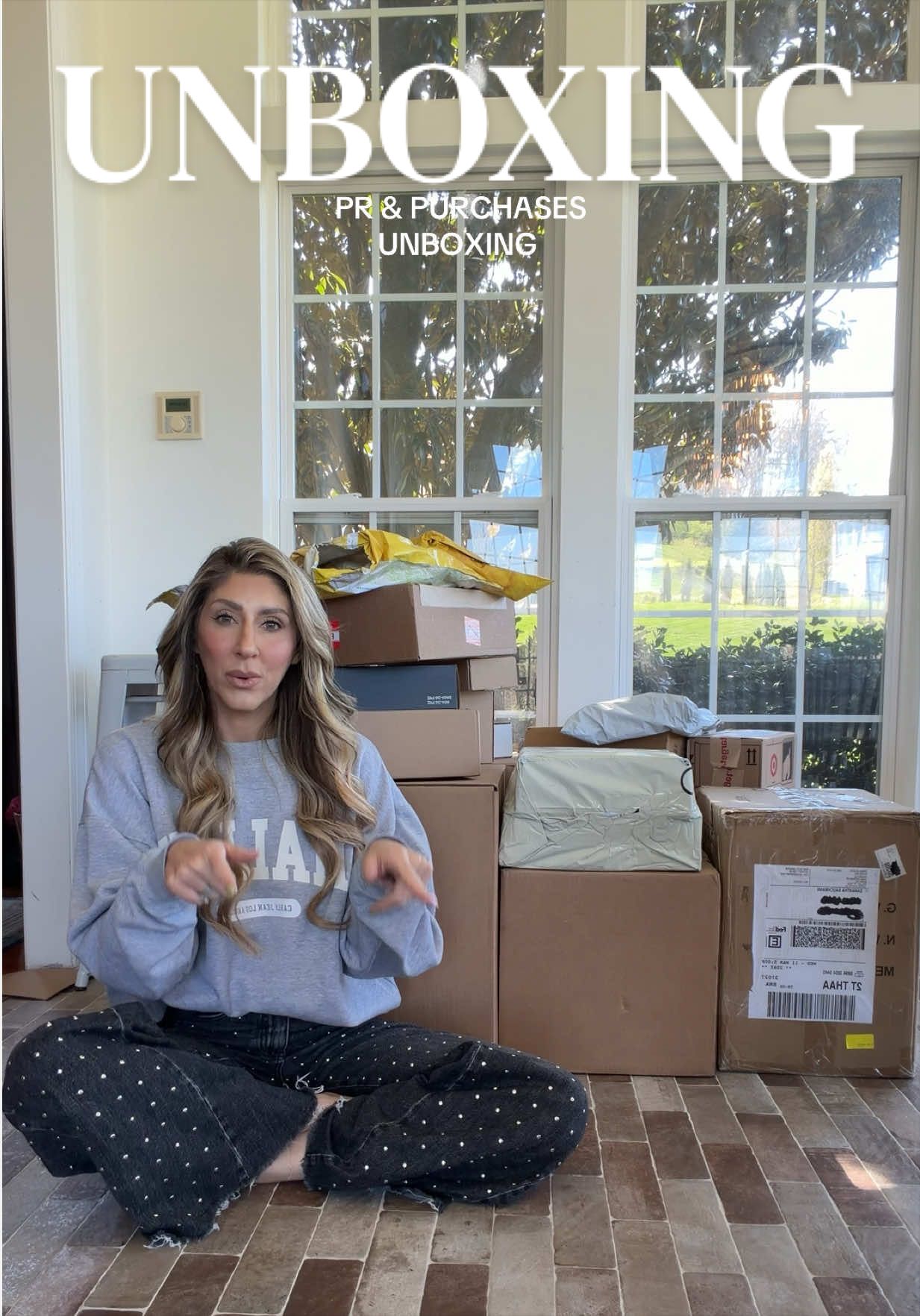 Always so so thankful to every brand that sends something to our home. I love that so many of these were brands that I work with on a regular basis and have a lasting relationship with! They’re seriously the best - the products and the people behind them! @KING’S HAWAIIAN @Versed Skin @Duke Cannon Supply Co. @Hotel Chocolat USA @nuuds @Smash Kitchen @HYDROJUG @Dot’s Pretzels and partanna! 