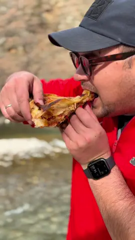 Nekad ne moraš ništa da komplikuješ – samo uzmeš pravo testo i završiš posao kako treba 🔥 Ko je probao, zna o čemu pričam. @samsaravr  #pita #samsa #vranje