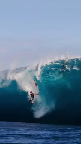 Who’s wipeout s was worse? Me or the guy that fell over on top??😂 #surf 
