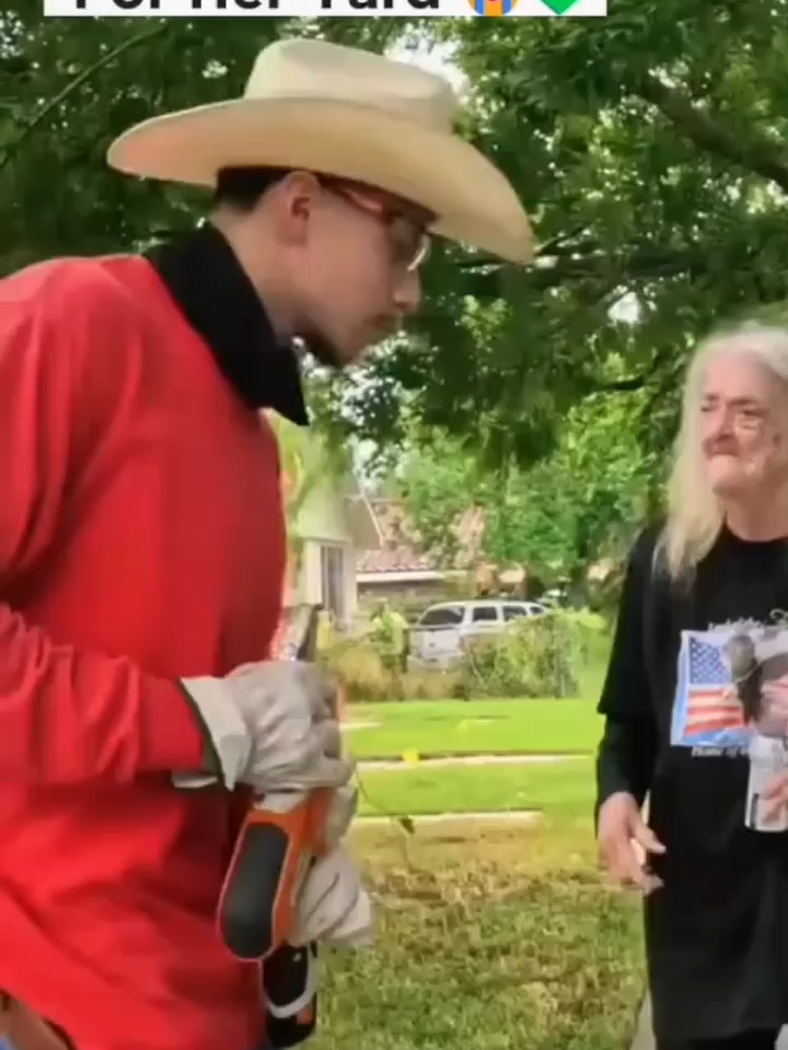 I Tried to Help an Old Man - The Neighbor's #eact..#lawncareusa #cleaninggardentools #angryneighbor