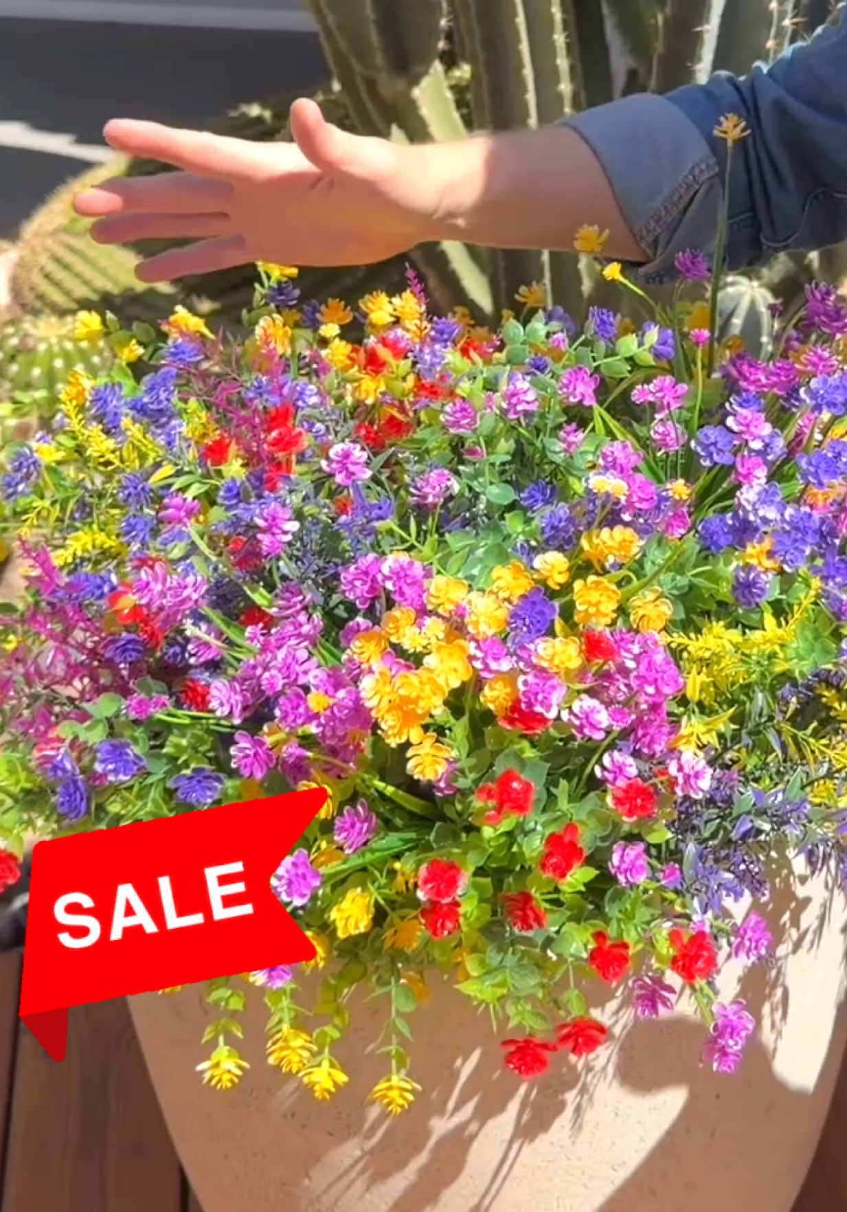 You finally found flowers that don’t die, don’t fade, and still look real 🌸✨ These UV-resistant artificial flowers are made to survive the sun, heat, and weather — no watering, no maintenance, just perfect blooms all year long. Perfect for outdoor planters, front porch decor, balconies, or even brightening up your home inside. They stay vibrant season after season ☀️💐 Stop wasting money on real flowers that fade in days — these look fresh 24/7 🌿 ✔ UV resistant ✔ Realistic look ✔ Weatherproof for outdoor use ✔ Zero maintenance Make your space look expensive… without the upkeep  #tiktokshop #flowers #sale #tiktokfind #outdoorflowers 