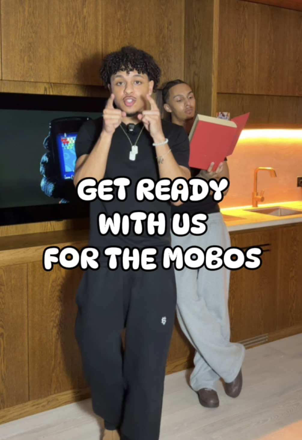GET READY WITH US TO GO TO THE MOBOS | W fits? #fypシ゚ #streetwear #fitoftheday #zarafinds #clothingbrand 