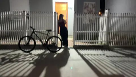 só pra deixar registrado todas as vezes que deixei essa garota em casa antes de eu me casar com ela @emy °•. 