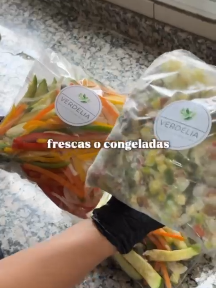 ¿Querés planificar tus comidas sin estrés? 💚 Con Verdelia, la nueva forma de cocinar en Catamarca, tenés tus verduras congeladas y frescas listas para toda la semana 🥦 Elegí tus combos de verdura saludables, hacé tu pedido y recibilos en casa. 👉 Probá Verdelia y descubrí lo simple que puede ser comer bien todos los días. #VerdeliaCatamarca #ComidaSaludable #VerdurasCongeladas #cocinafacil 