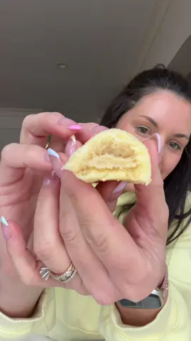 This little cake comes gift-wrapped and ready to make your day. Tokyo Banana = yes. 😋💛  #HMartFinds #TokyoBanana #SnackReview #FoodieMom #tastybites 