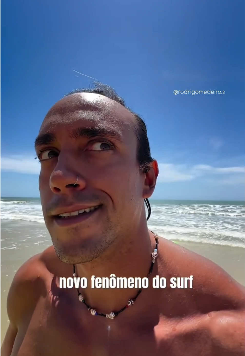 A primeira vez a gente nunca esquece.. Minha primeira aula de surf 🏄🏽‍♂️ A evolução é rápida assim mesmo? Respondam aí, por favor.  #creatorsearchinsights #surf #humor 