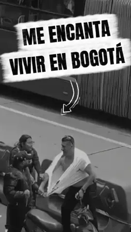 En pleno centro de Bogotá, la realidad volvió a hablar por sí sola. Un delincuente intentó atacar a un ciudadano… pero esta vez la historia no terminó como siempre. La víctima no se dejó, reaccionó, le quitó el arma y se defendió. Hoy muchos se preguntan: ¿hasta cuándo el ciudadano tiene que vivir con miedo? ¿En qué momento defenderse se volvió una excepción y no un derecho? Esto no es apología a la violencia… es el reflejo de una ciudad donde la gente siente que está sola. Donde la seguridad falla, y el instinto de sobrevivir termina tomando el control. Cuando el Estado no llega, el ciudadano responde. Y esa… es la señal más clara de que algo no está funcionando. #Bogotá #Inseguridad #Justicia #RealidadColombiana #DefensaPropia