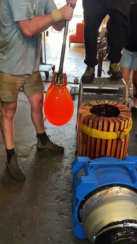 Molten Glass Transformation 🔥 USA Artists Creating Pure Magic 🇺🇸 #ForYouPage #USAContent #GlassBlowingArt #AmericanCraft #ViralTikTok