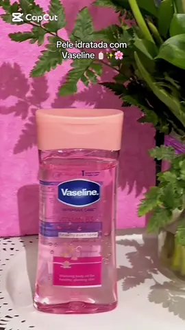 Pele idratada✨Aplique a 🧴Vaseline Body oil com a pele úmida após o banho 🛁 pois os poros estão abertos facilitando a obsorçāo ✨  #vaseline #vaselinebody#girls #