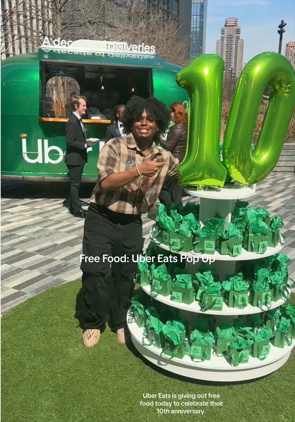 College Student Meal Hack!! Uber Eats is giving out FREE food TODAY in NYC + giving 3 months free of Uber Eats + Uber with an Uber one membership! and they’re touring other cities near you this week! 💚🤍 #popup #UberEats #thingstodonyc #UberPartner #collegestudent @Uber Eats @Home From College 