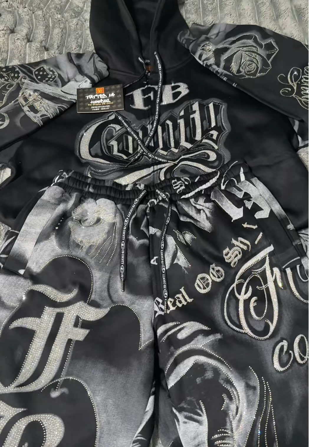 Replying to @Von2xReviews FB County Rhinestone Tatted Up Set #fbcounty #fbcountyclothing #tattedupset #sweatpants #hoodie 