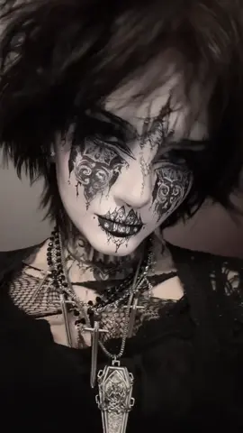 ⁺‧₊˚ ཐི⋆♱⋆ཋྀ ˚₊‧⁺ #goth #gothic #gothmakeup #gothgirl #moderntradgoth 