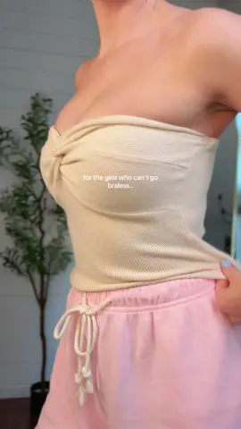 No straps, no adjusting, just flattering ✨ 32C wearing a small (could also fit an XS).  #tiktokshop #tiktokshopfinds #oeak #jellybra #seamlessbra 