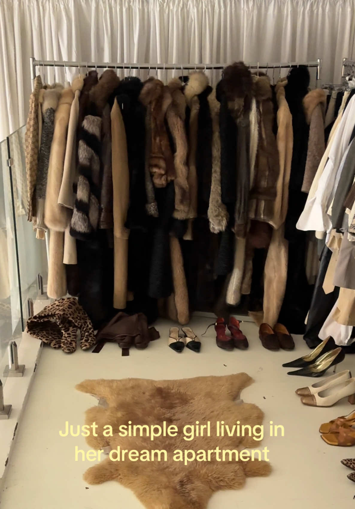 I have a little thrifting problem  #vintage #vintagefashion #vintagefurniture #apartment #interiordesign 