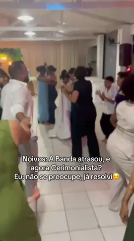 Nunca duvidei da frase: A Cerimonialista resolve! 🤣🤣🤣👏🏽🎤🎶 #cerimonialista #casamento #karaoke #soso #tolatoaqui 