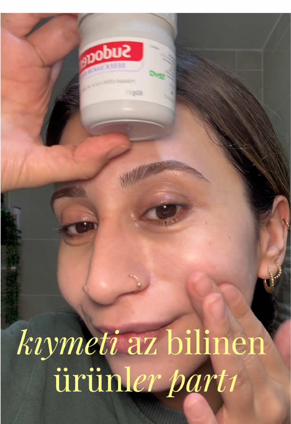 dikkatli kullanımda faydasını göreceksiniz🌸 çok yoğun bir krem olduğu için fazla kullanıldığı zaman gözenekleri kapatabilir.  ben haftada 2 gün kullanıyorum. bazı haftalar ara veriyorum.  #keşfet #ciltbakımıvegüzellik #sudocrem #reklam değil.