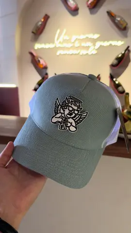 Que el ángel del dinero te acompañe siempre, que nunca te falte la abundancia ni la buena energía en tu camino. 💸😎 #angelcashonly #gorraspremium #tendencia #gorras #fyp 
