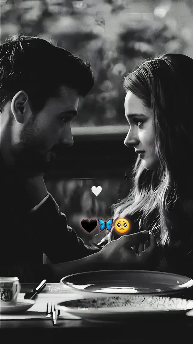 #لا أملك في الدُنيا إلا قَلبي  وقلبي عَزيز لا يَأخذهُ إلَّا عَزيز🖤