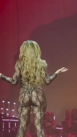 Jennifer Lopez at her Las Vegas concert 🔥 #jenniferlopez #body #concert #fyp #trending 