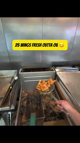 25 Wings Delishhh 😋 #fypforyou #viraltiktokvideo #friedchicken #fastfood #jerseyclub 