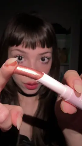 to apaixonada na textura e brilho do Crystal Jelly Glaze Stick da @SHEGLAM 🩷 o meu é na cor: Petal Luxe 🌸  #SHEGLAM #SHEGLAMeyeshadow #SHEGLAMJellyStick 