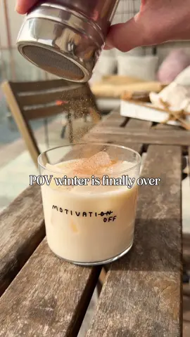 HORCHATA 🇲🇽 It’s a Mexican agua fresca and perfect for Spring and summer summer! Honestly my favorite drink ever.😋 RECIPE (12 servings) -1 cup (200g) rice -4 cups (1L) water -2 sticks cinnamon  Let it soak overnight. Blend 4mins. Strain until you have a “cinnamon rice milk”. Then add: -4 tbsp sugar -500 ml plant milk of your choice -optional: 15g vanilla sugar Mix everything and serve cold on ice. - HORCHATA 🇲🇽  Das ist ein mexikanisches Agua Fresca und perfekt für den Frühling und Sommer!😋 REZEPT (12 Portionen) -1 Tasse (200 g) Reis -4 Tassen (1L) Wasser -2 Stangen Zimt Übermacht einweichen lassen. 4 Min. mixen. Durch ein Sieb gießen, bis eine „Zimt-Reismilch“ entsteht. -4 El Zucker -500ml Pflanzendrink deiner Wahl -optional: 15g Vanillezucker Alles vermischen und kalt auf Eiswürfel servieren.