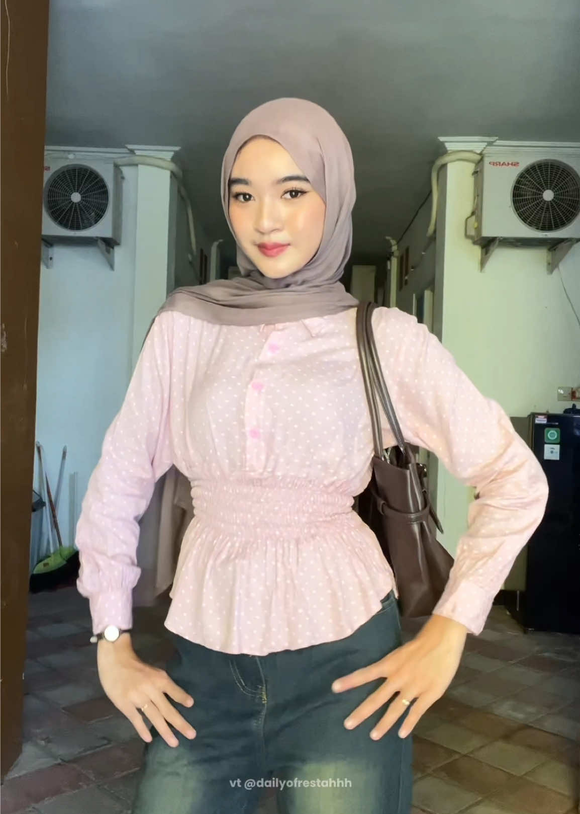 jadi go-to bag aku sihh, selain modelnya cantik simpel ini muat banyak bgt 😆🫶🏻🛍️