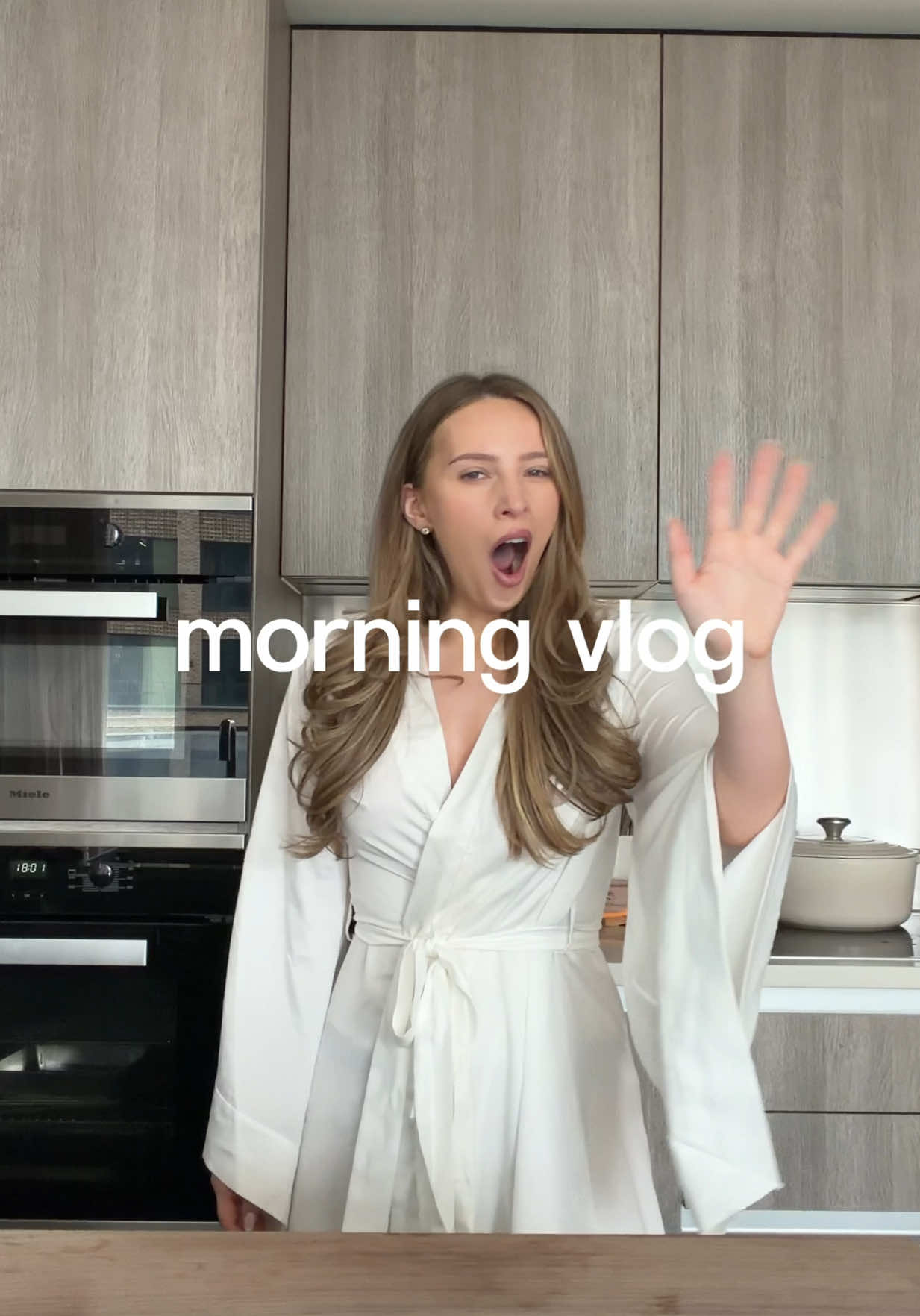 ad morning workout class vlog @Oner Active outfit @ARAKII coat @Kiehlsuki cial cream  @Lancôme rénergie eye cream @YSL Beauty lovenude kiss shaper lip liner in 'undressed pink’ @pradabeauty banana lip balm #skincare #fragrance #makeup