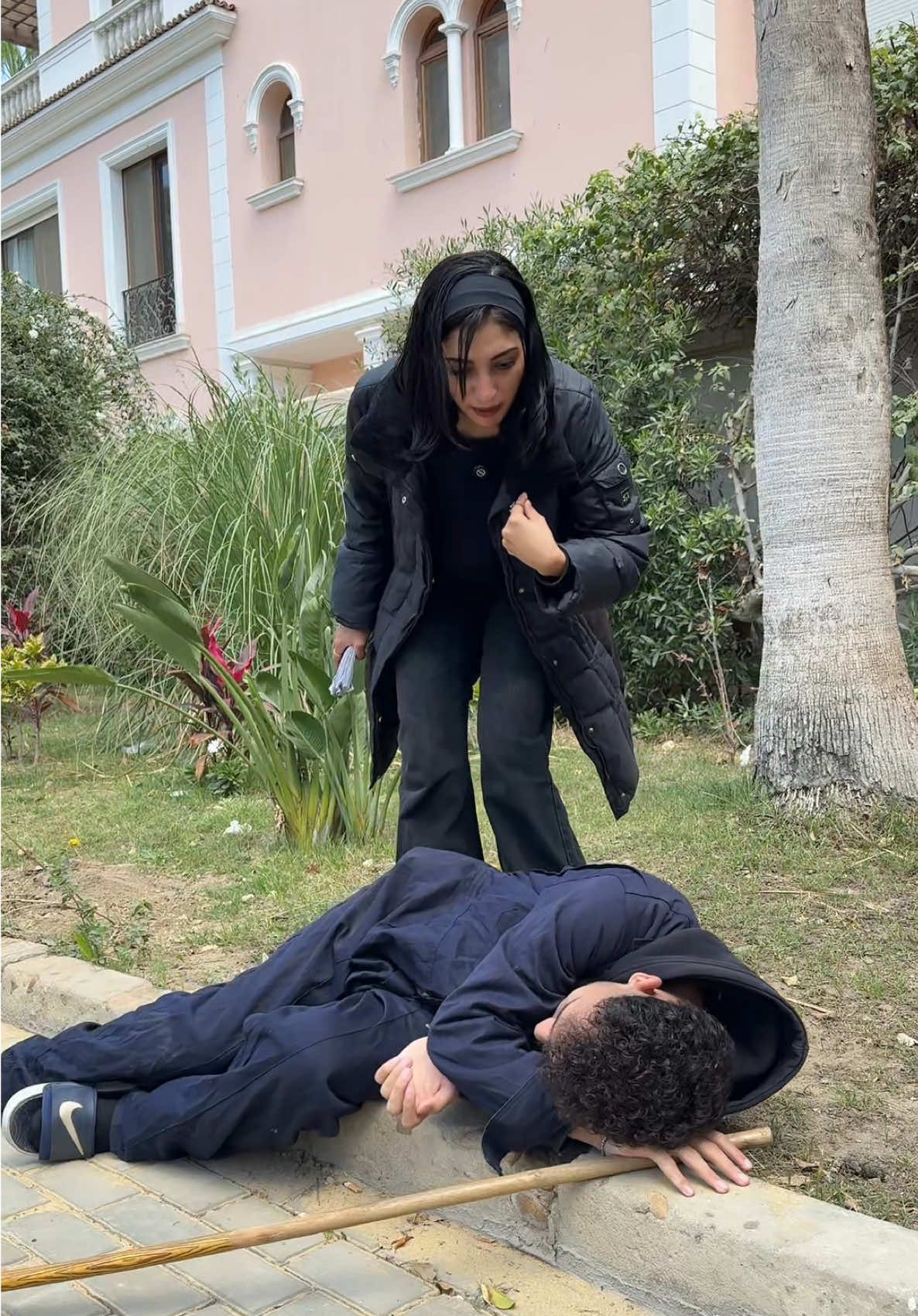 عامل النظافه عمل حيله ذكيه وكشف مرات صاحب الشغل ومش هتصدقو اللي حصل😳😱انتظرو الجزء التاني💔