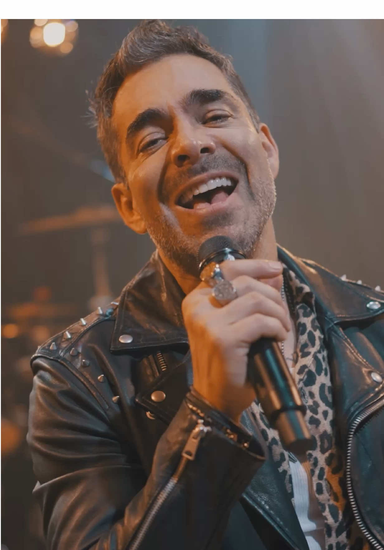 El día que entiendes lo que vales, dejas de aceptar lo que no te merece. Te Mereces ya está disponible en todas las plataformas. Si quieres escucharla date una vuelta al link de mi perfil. 