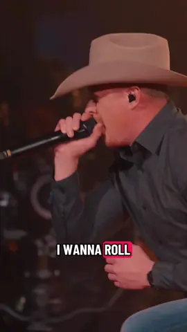 Bring on summer!! ☀️🕶️🌊 #AdamSanders #AllSummerLong #90sCountry #Live #Concert 