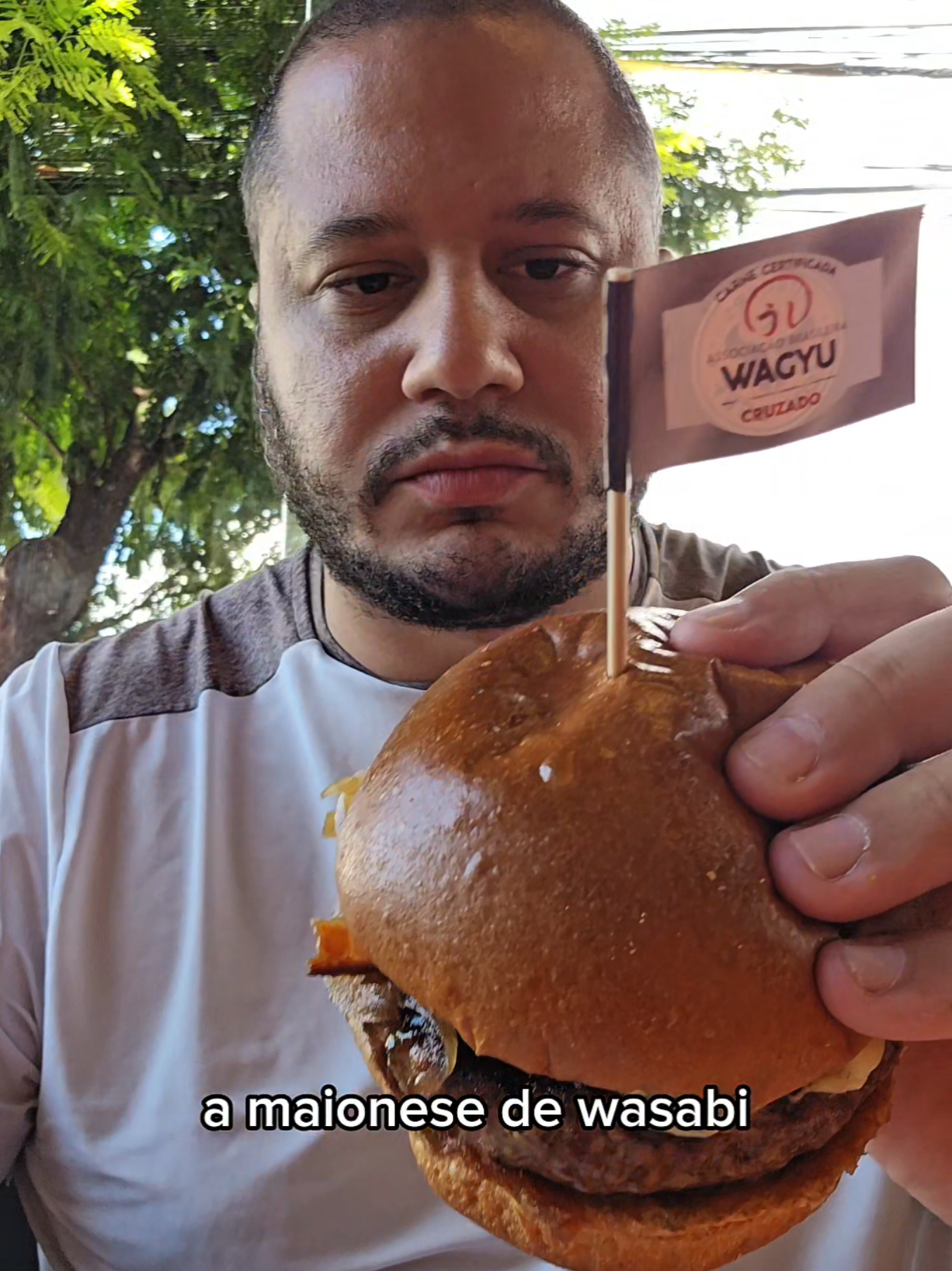 o dono paga pelo nome. quem paga pelo descuido é o netão. fui lá como dono de hamburgueria e o que vi me surpreendeu. deck sujo, bata 