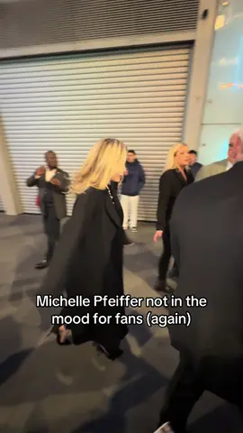 #michellepfeiffer doesn’t like fans at a movie premiere. 