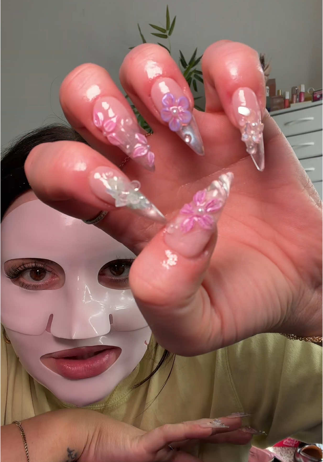 Pretty much sums up girlhood I’d say 🤭🌸🌷 #girlhood #pressonnails #facemask #alani 