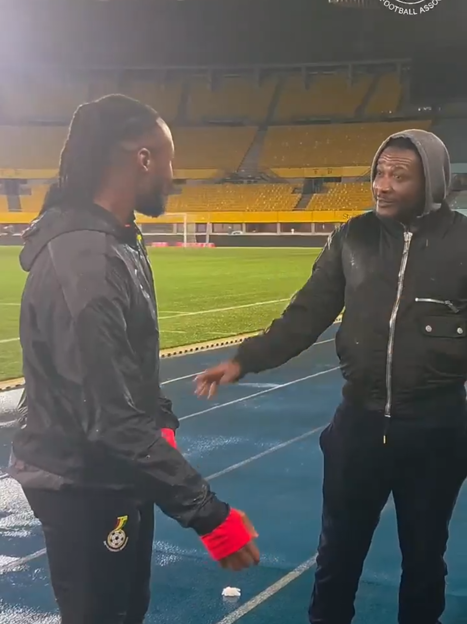 Asamoah Gyan and Antoine Semenyo share hearty moment as Ghana’s all-time top scorer visits Black Stars’ training ahead of Austria friendly. #sportsontiktok #ghanatiktok #blackstars 